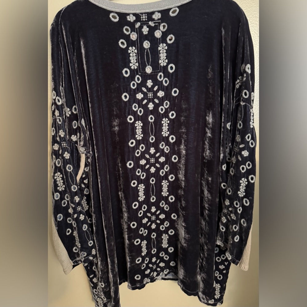Johnny Was Black Velvet Tunic with Silver Embroidered Motif - Picture 2 of 3